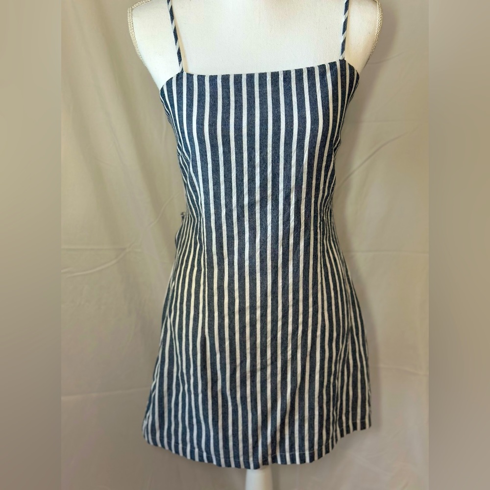 Short tie back dress by Jjwm Woman